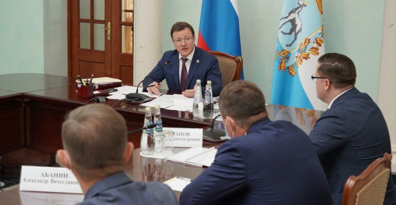 Дмитрий Азаров