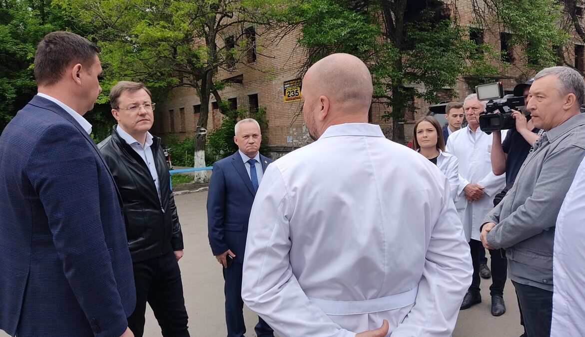 Азаров в ДНР