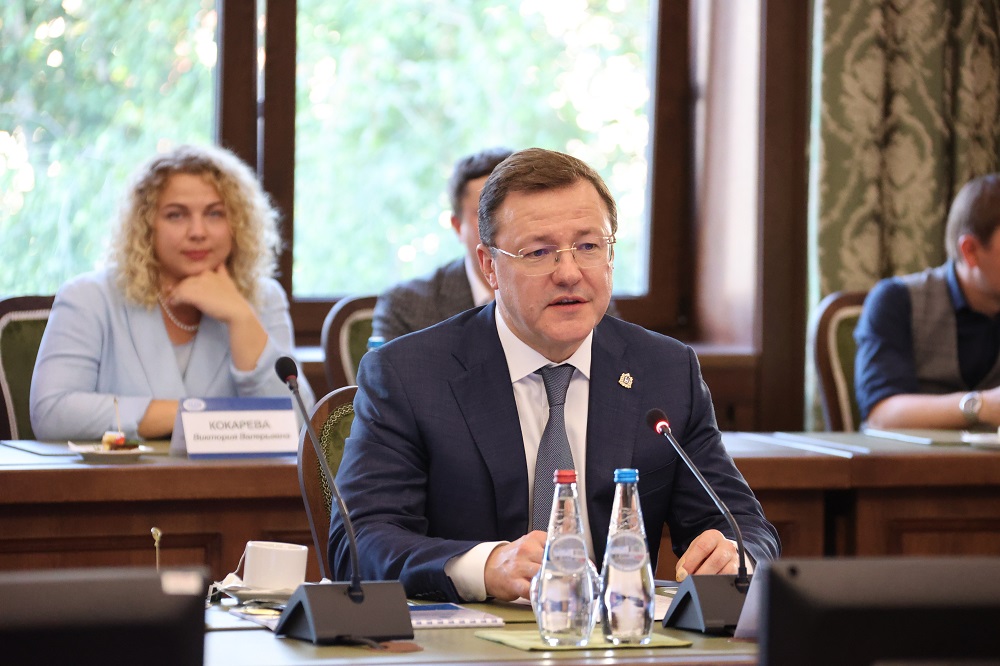 Дмитрий Азаров