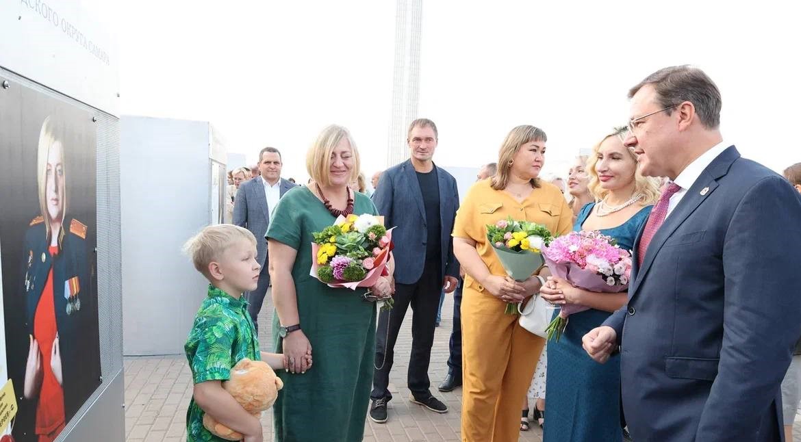 В Самаре открылась уникальная фотовыставка «ЖЕНЫ ГЕРОЕВ» niasam.ru