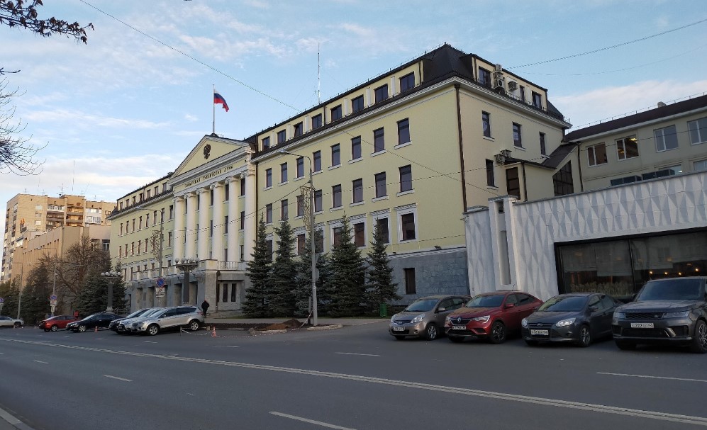В Самаре запрещают парковку на Молодогвардейской улице, где расположены здания органов власти 2gis.ru
