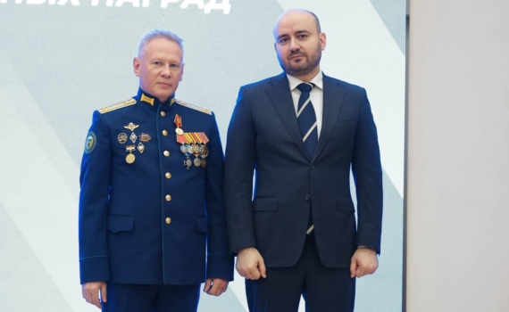 Губернатор Федорищев вручил госнаграды жителям Самарской области накануне Дня России
