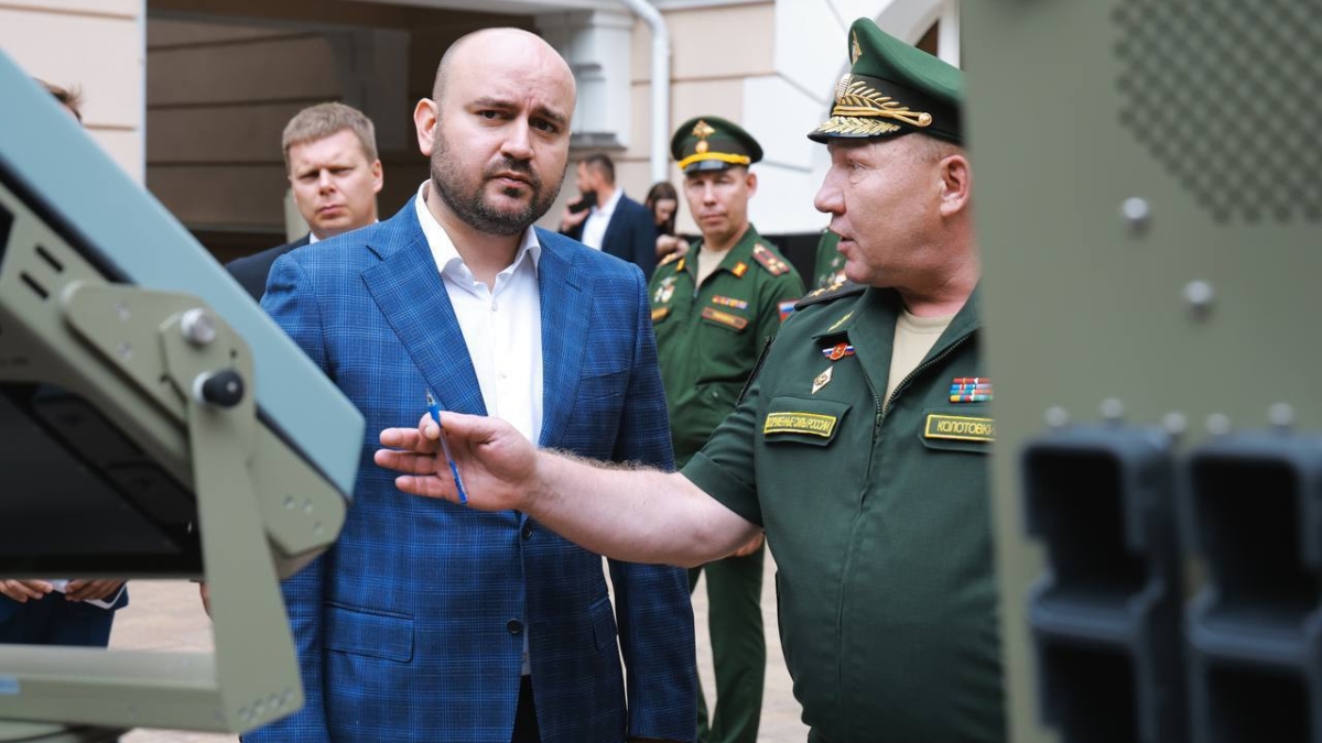 Более 900 БПЛА и 5 бронеавтомобилей – Вячеслав Федорищев передал помощь самарским бойцам СВО пресс-служба Правительства СО