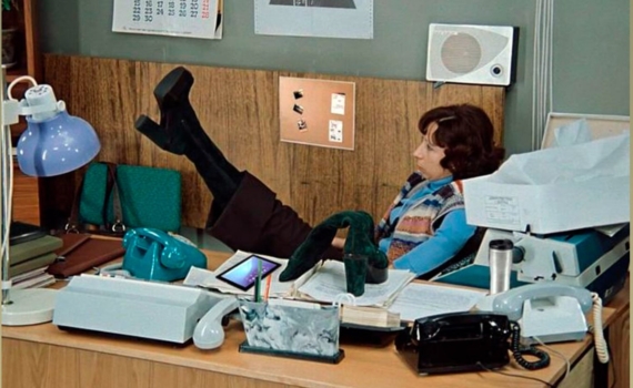 Стильная и практичная — замша стала главным зимним трендом: как сделать образы уютнее и дороже Стильная и практичная — замша стала главным зимним трендом: как сделать образы уютнее и дороже