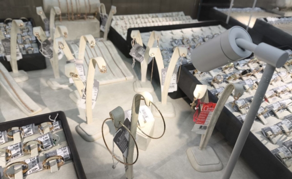 Не покупайте новое — миксуйте старое: секрет максималистских украшений без трат Не покупайте новое — миксуйте старое: секрет максималистских украшений без трат