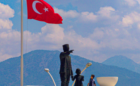 Аватков: Несмотря на первоначальную критику советской латинизации, кемалисты сами стали развивать ее в турецком языке Аватков: Несмотря на первоначальную критику советской латинизации, кемалисты сами стали развивать ее в турецком языке