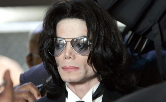 Американский режиссер объяснил, почему СМИ игнорируют обвинения Майкла Джексона в педофилии Американский режиссер объяснил, почему СМИ игнорируют обвинения Майкла Джексона в педофилии