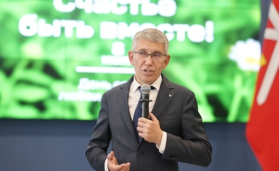 Миляев назвал секретом семейного счастья теплое отношение друг к другу Миляев назвал секретом семейного счастья теплое отношение друг к другу