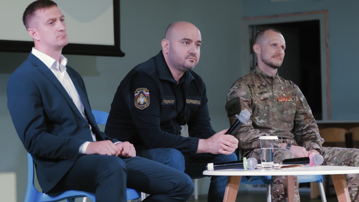 Вячеслав Федорищев провел встречу с воспитанниками областного военно-патриотического лагеря «Сердце Волжанина» Иван Макеев