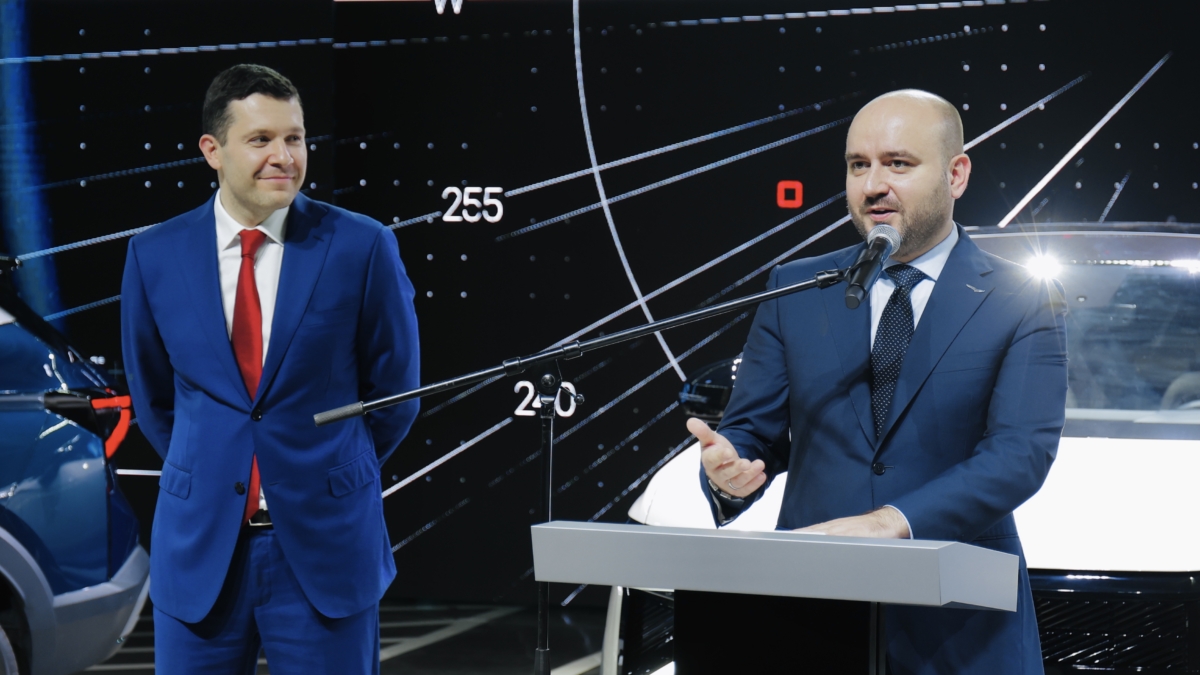 Антон Алиханов и Вячеслав Федорищев дали старт производству LADA Azimut Пресс-служба Правительства Самарской области (Иван Макеев)